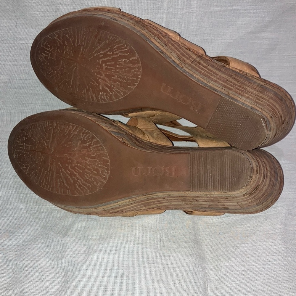 Size 9 (40.5) leather Women's Tan Wedge Sandals - Picture 4 of 16